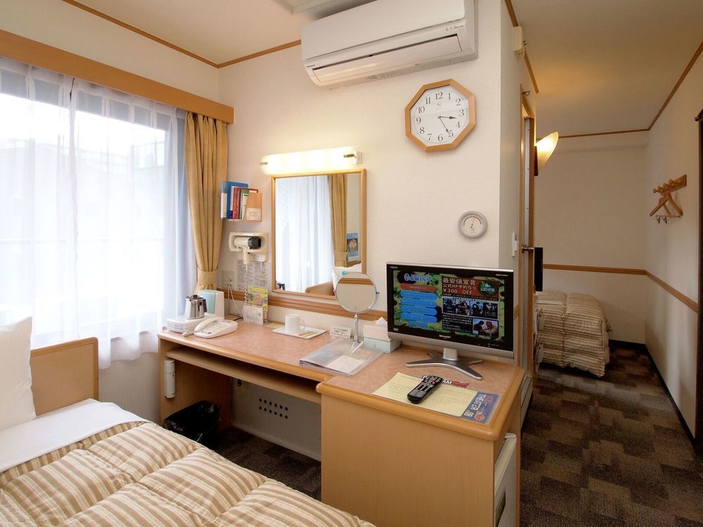 Hotel Toyoko Jr Eki Kita Guchi 3*